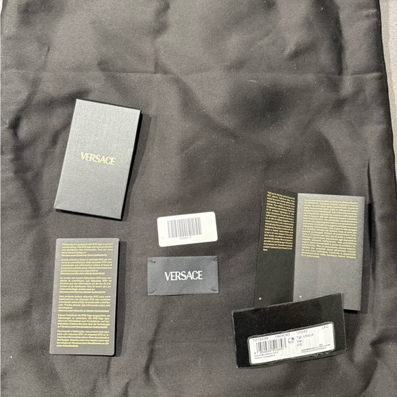 ***Very Lucky Bag Game! 1 in 30 Chance to win this Versace Bag! *** - Picture 2 of 10